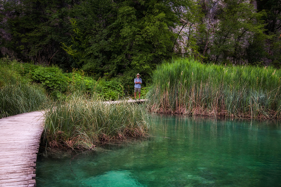 Happy traveler in Plitvice Lakes