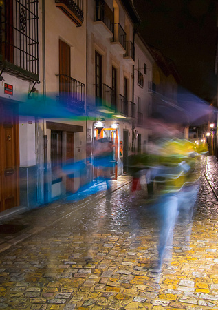 Swiftly from the rain, at night, Granada